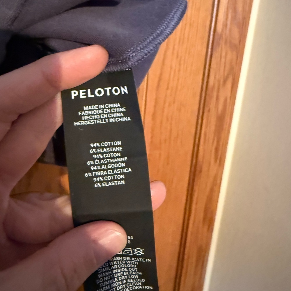Peloton crop top shirt - Picture 2 of 3